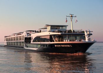 First look: Inside the new floating boutique hotel taking
wine lovers to Bordeaux vineyards