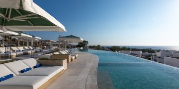 Sandblu Santorini reopens with an expanded design
experience