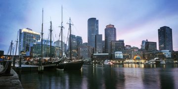 American: Phoenix – Boston (and vice versa). $211 (Basic
Economy) / $311 (Regular Economy). Roundtrip, including all
Taxes
