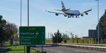 Heathrow Airport orders probe into shutdown as travellers
endure days of disruption