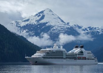 Seabourn’s Elite Expedition: Discover the Wilderness of Alaska
Teamwork