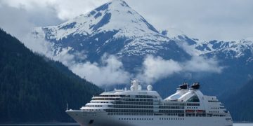 Seabourn’s Elite Expedition: Discover Alaska’s Forest
Teamwork