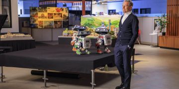 Disney CEO Bob Iger Responds to Rising Costs, Crowds
&amp; Capacity Criticism