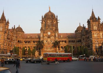 Delta: New York – Mumbai, India. $572 (Basic Economy) / $877
(Regular Economy). Roundtrip, including all Taxes