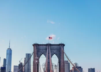 U.S. exports of travel and tourism decreased by 4 % in November.
2025